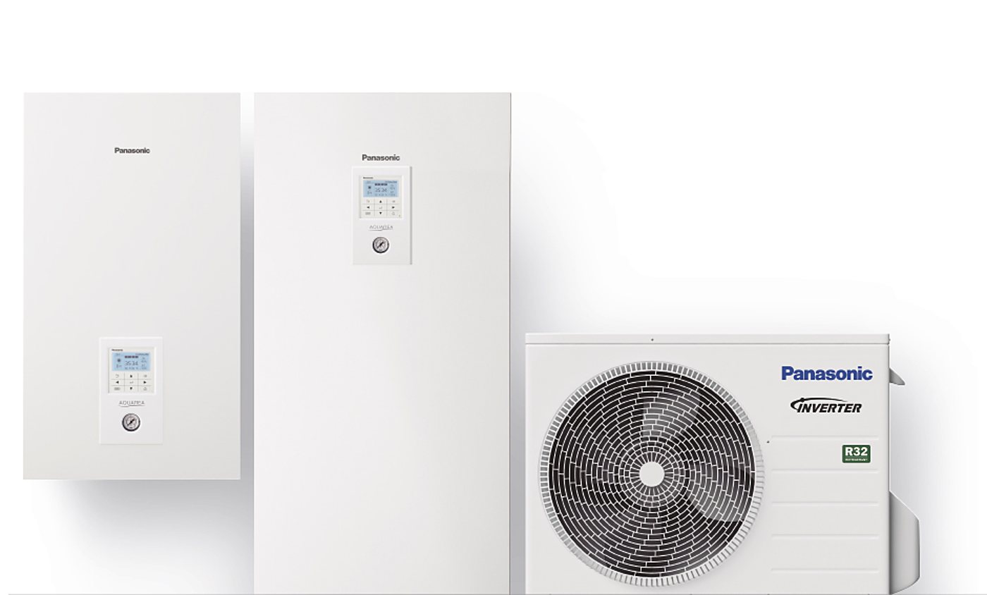 Pompe à chaleur Panasonic blanche composée de deux modules intérieurs muraux et d'une unité extérieure à ventilateur, présentés sur fond blanc uni.